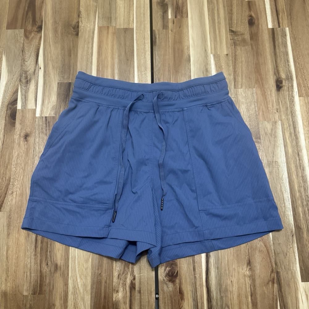 Lululemon Shorts Womens 4 Blue Dance Studio High Rise Athletic Lightweight 3.5"